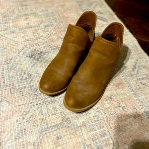 Brown Universal Thread Booties (Size 9). They don’t fit me anymore.